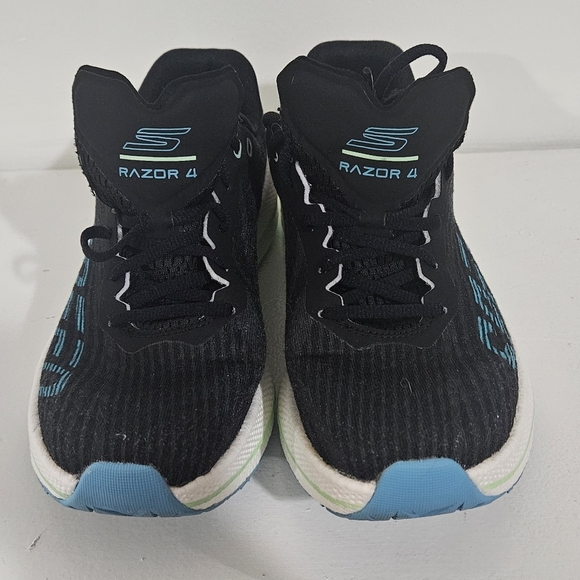 Skechers Women's GOrun Razor 4 with Arch Fit technology. - Picture 5 of 8